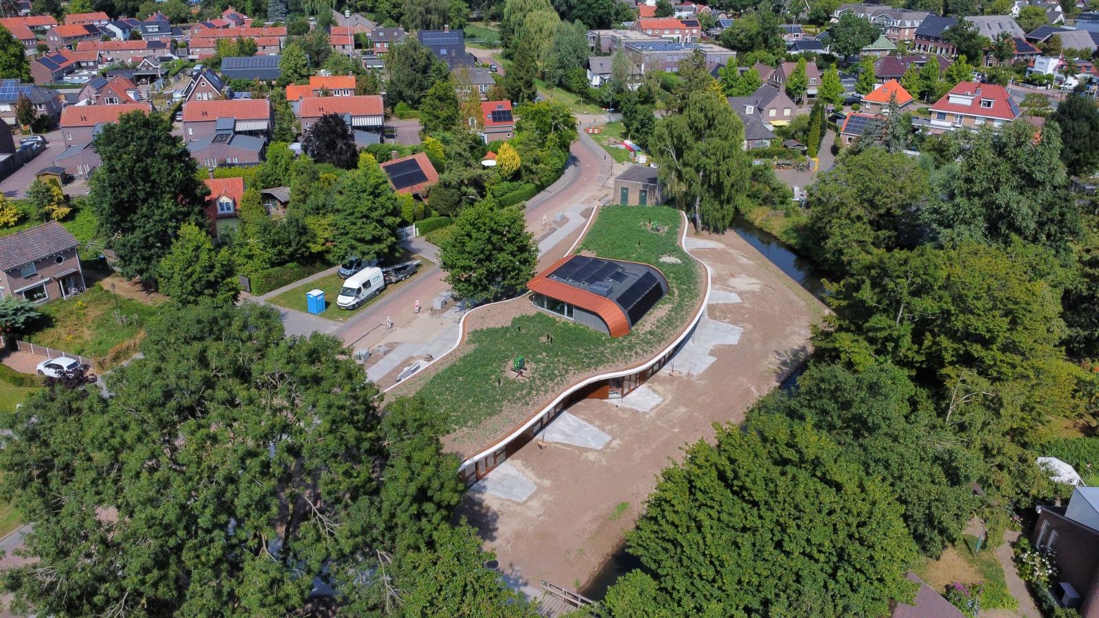 Hospice luchtfoto zij aanzicht boven