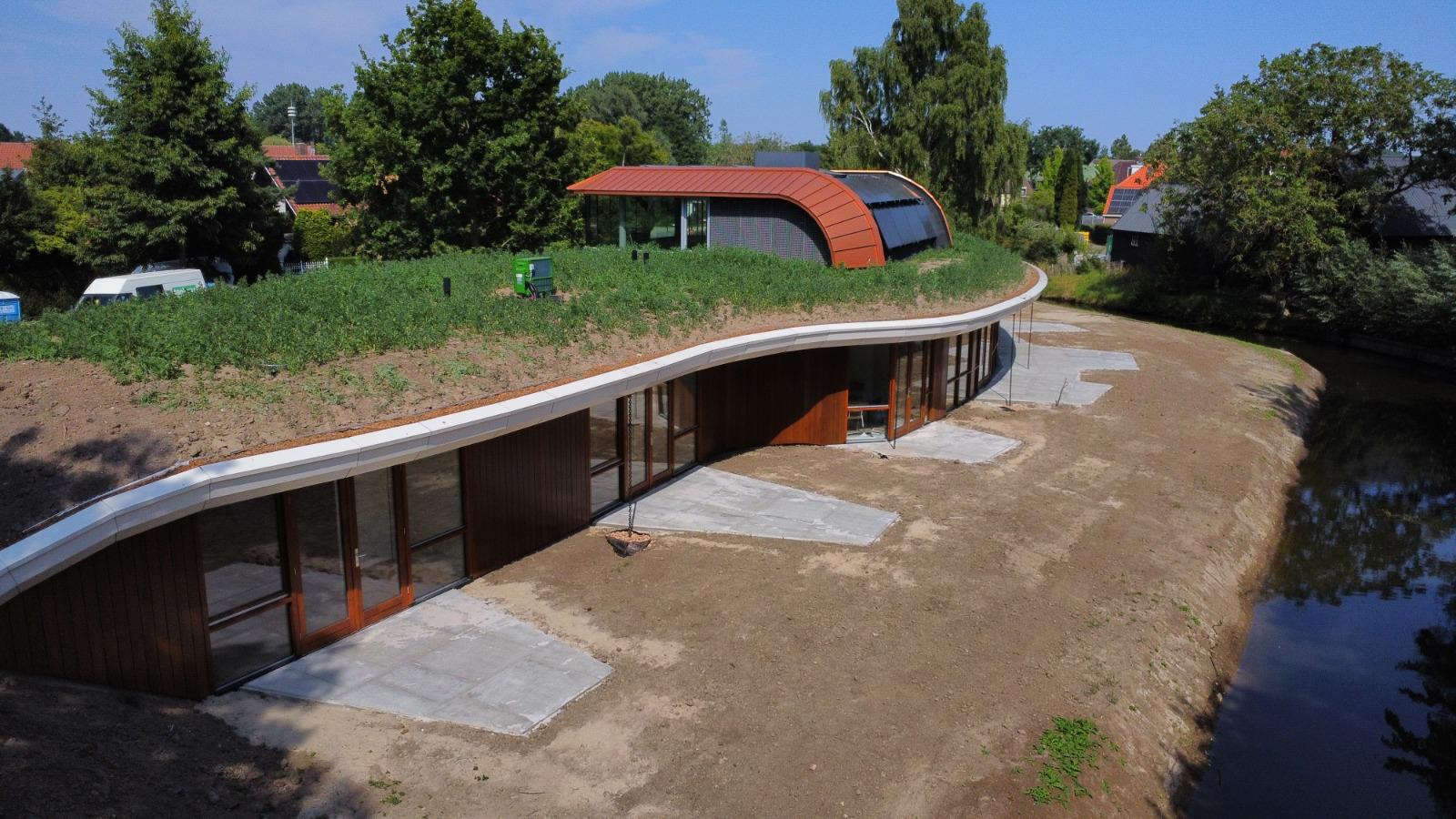 Hospice luchtfoto zij aanzicht